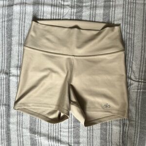 ALO Yoga 3” High-Waist Shorts California Sand Size Med